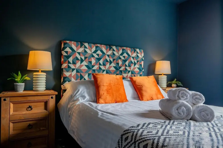 Host Stay Hales Orchard