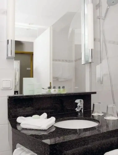 Standard Double room with partial sea view