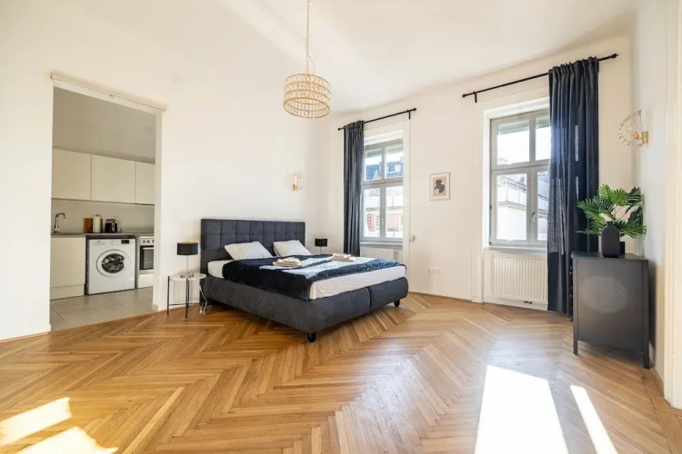 Rochus Stylish Stays