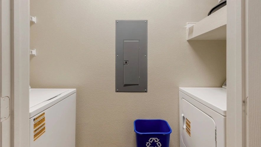 2 Bedrooms Apartment