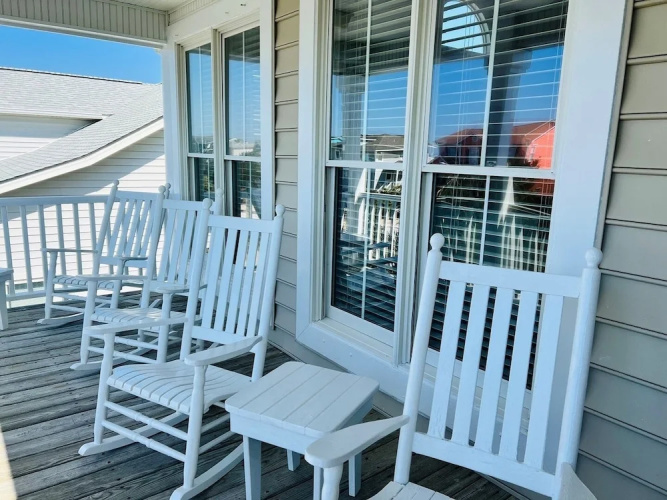 Le Tournesol 4 Bedroom Home by RedAwning