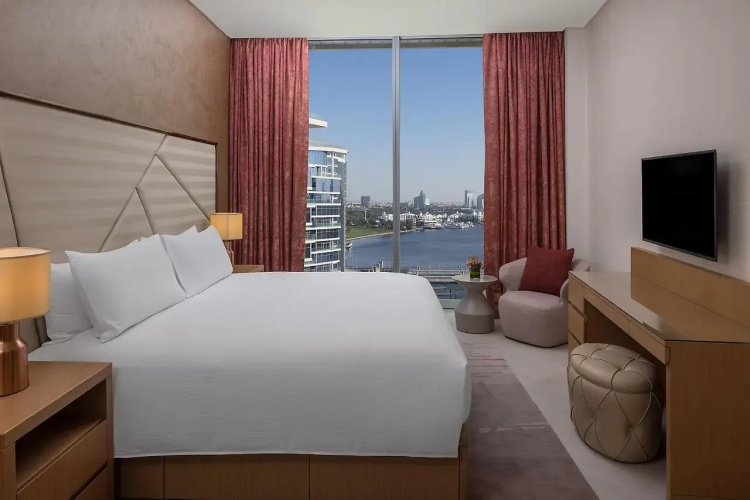 Hilton Dubai Creek Hotel & Residences