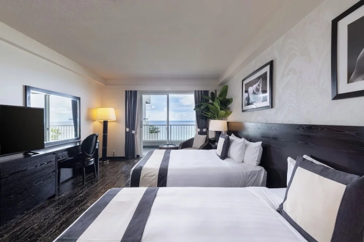 Royal Triple room with ocean view