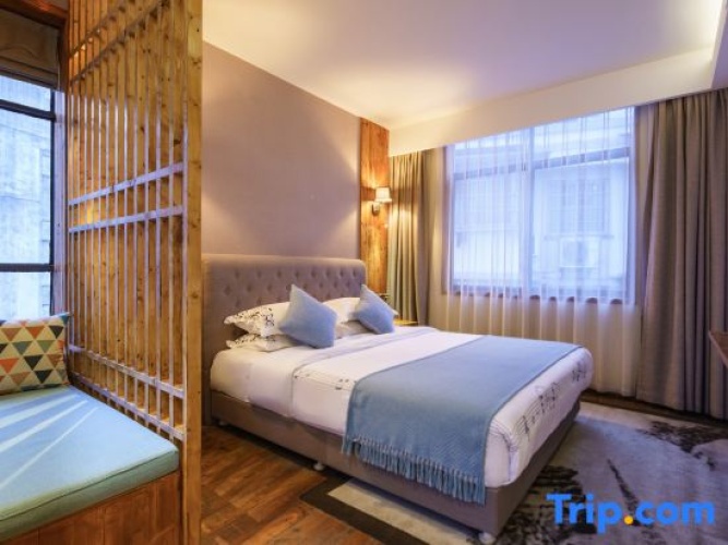 Family Suite with balcony and with garden view