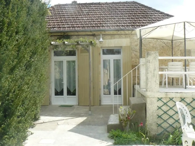 Family Cottage with garden view