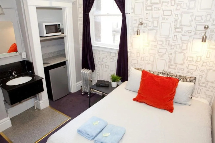 Ansonia Hotel - Hostel