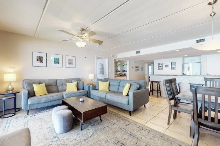 3 Bedrooms Apartment