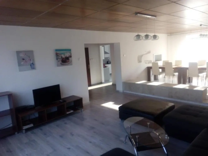 4 Bedrooms Cottage