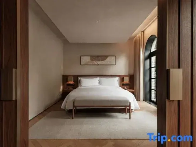 Deluxe Double Suite with balcony