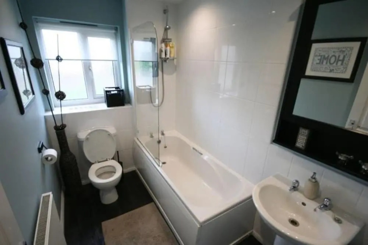 Contractorscleancharming 2-bed House in Coventry