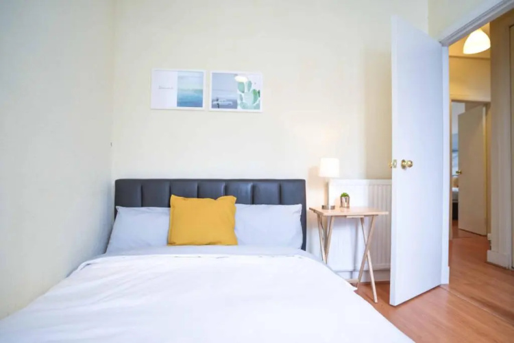 Modern Flat in Rosemount City Centre