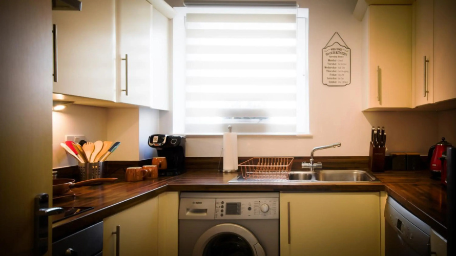 Splendid High Street 2 BR Apartment - King Bed - Wise Stays