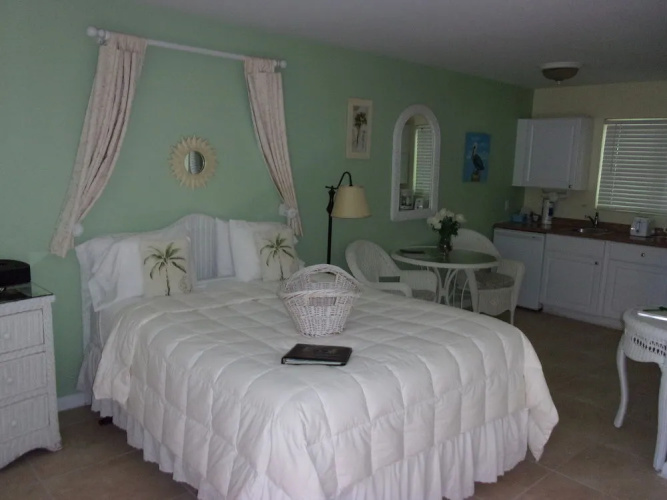 Marco Island Lakeside Inn
