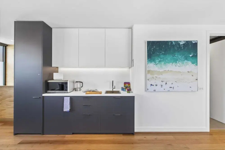 Stylish Studio With Great Amenities Near Beachside