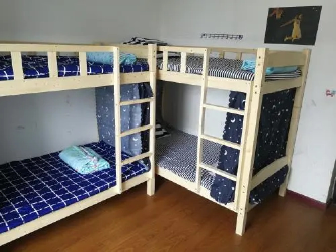 80 Youth Hostel