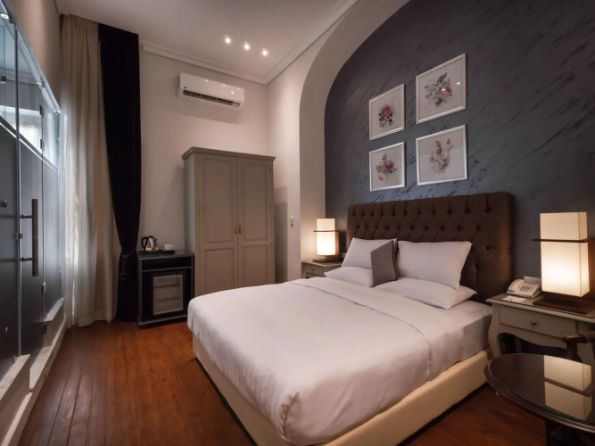 1920s Boutique Hotel and Restaurants