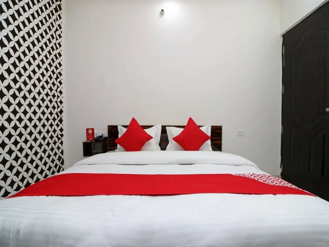 Hotel Redstone by OYO Rooms