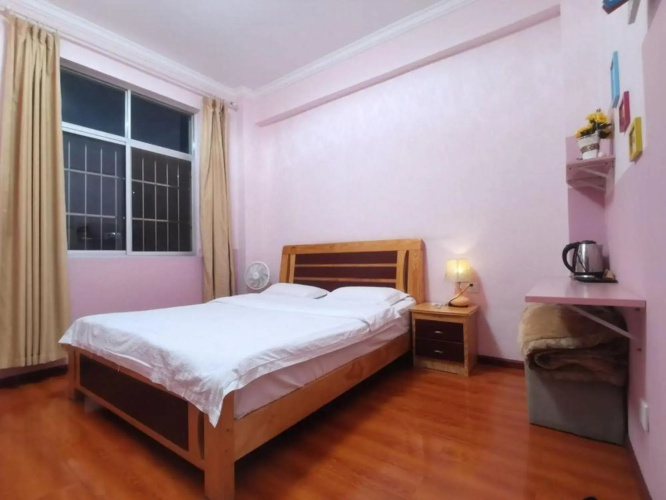 Yiliang Yuwang Theme Hotel