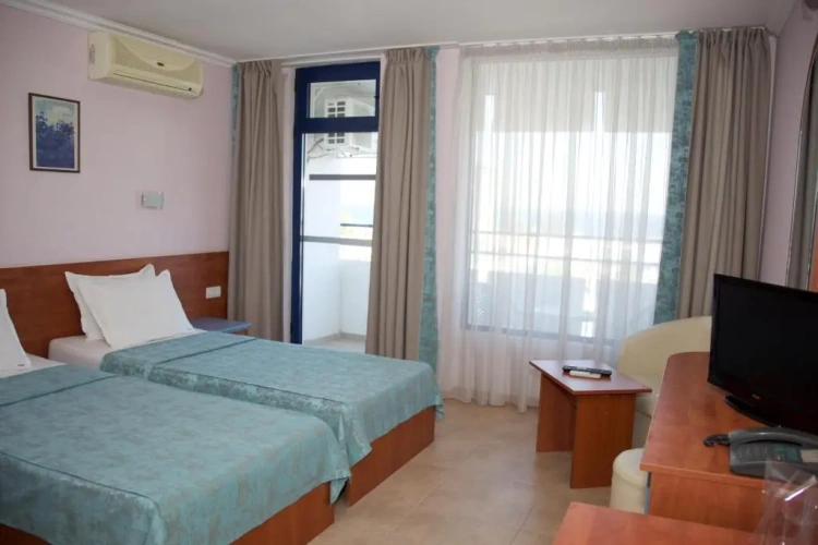 Standard Twin room with balcony