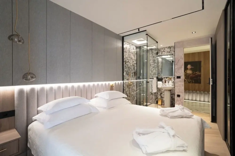 Deluxe Double room with partial sea view