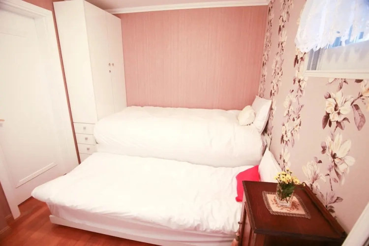 3 Bedrooms Cottage