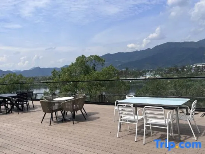 Yuefeng Jiajing Hotel