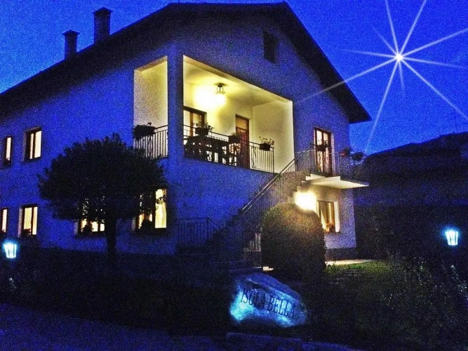 2 Bedrooms Cottage