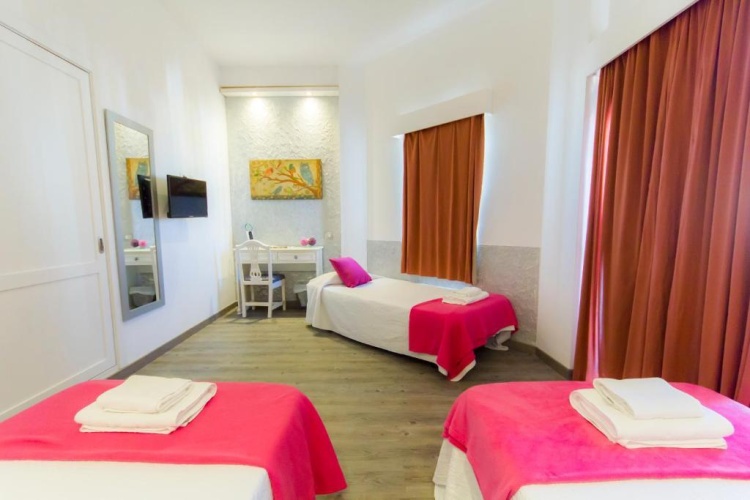 Standard Triple room