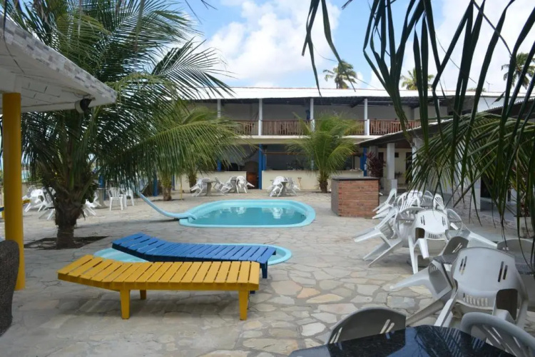 Jacuma's Lodge Hotel