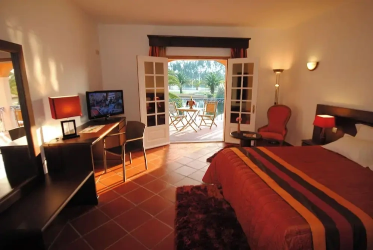 Standard room with lake view
