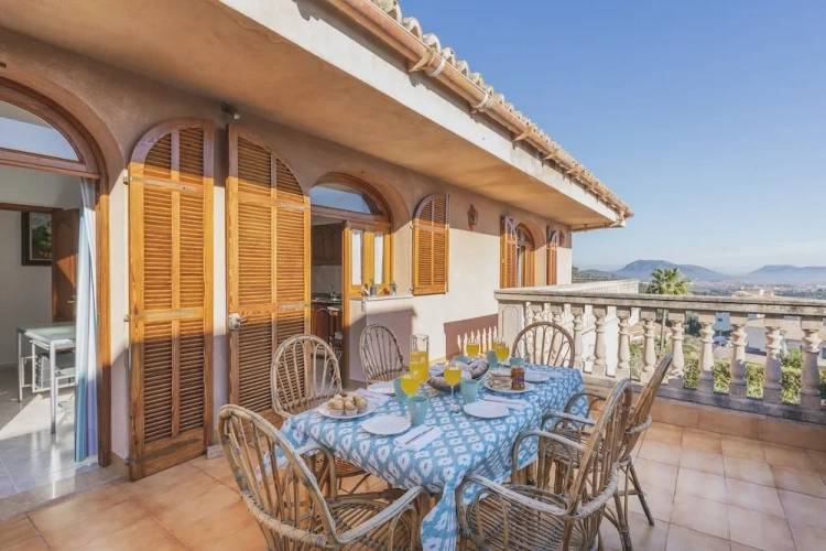 4 Bedrooms Villa