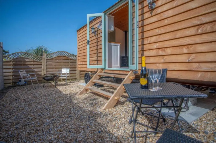 Willow - 1 Bedroom Shepherd's Hut - Amroth