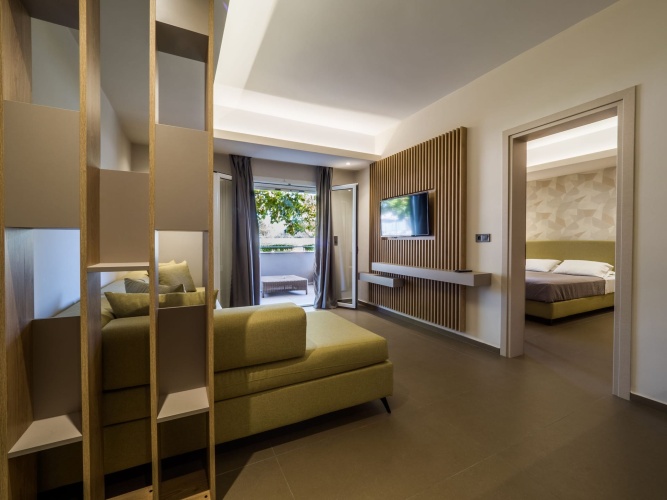 Luxury Double Family Suite with garden view