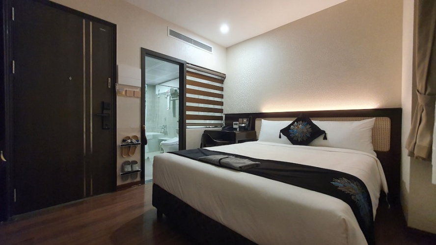 Deluxe Double room with city view