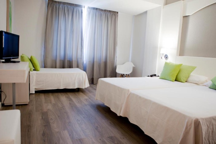 Triple room