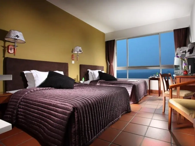 2 Bedrooms Twin Family Suite with sea view