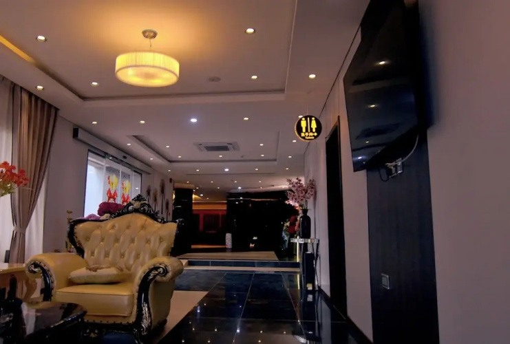 Wealth Hotel