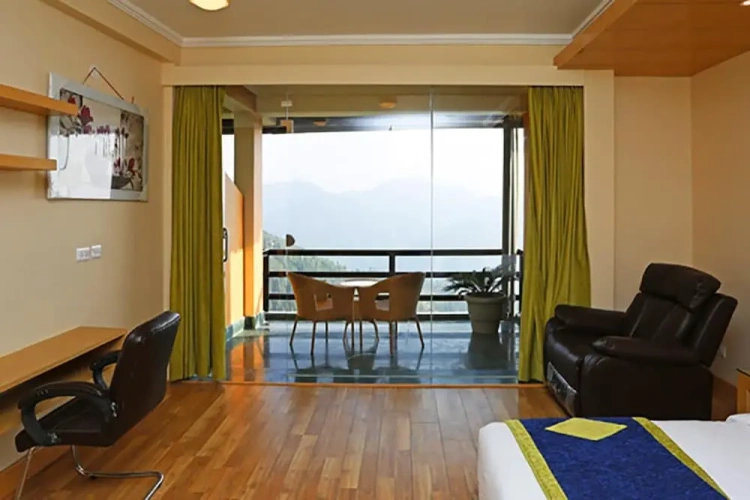 Deluxe Double room with land view