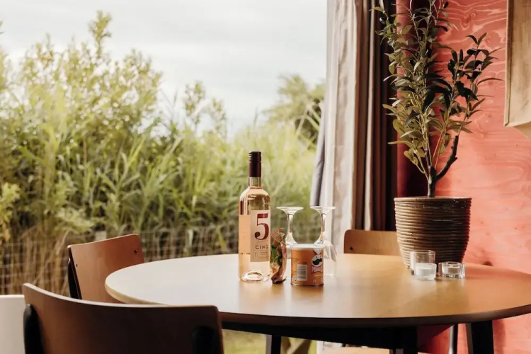 Tiny Holiday Home for 2 With Picnic Table