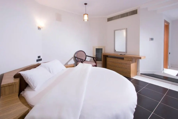 3 Bedrooms Apartment