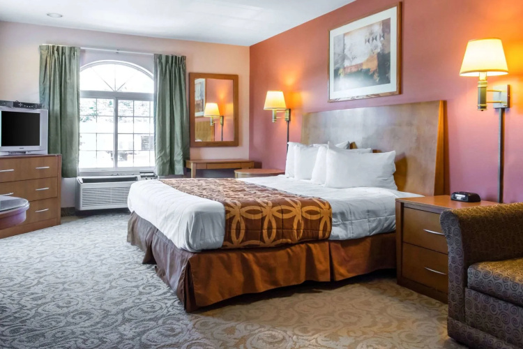 Delux Inn & Suites