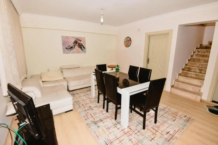 3 Bedrooms Apartment