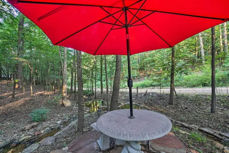 Broken Bow Oasis: Hot Tub, Fire Pit & Patio