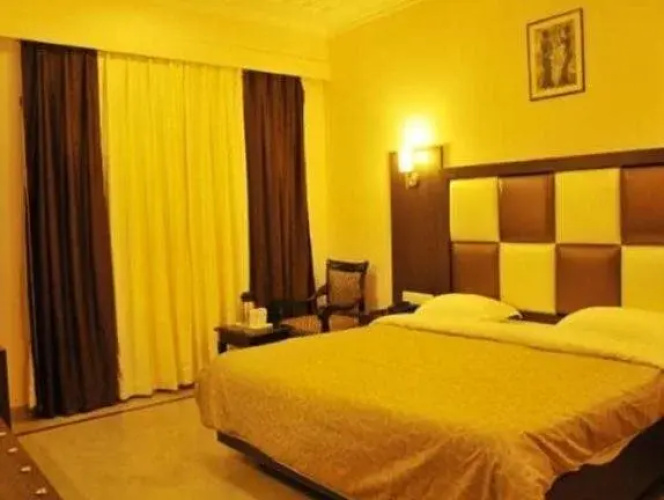 Paramount Hotel