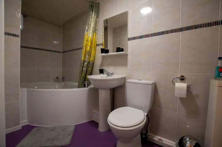 Inviting 4-bed Apartment in Dundee