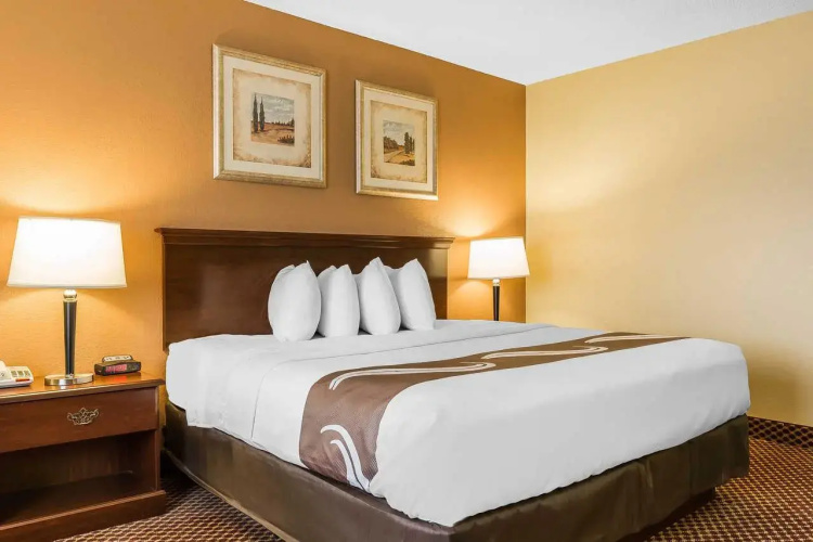 Quality Inn & Suites Bloomington