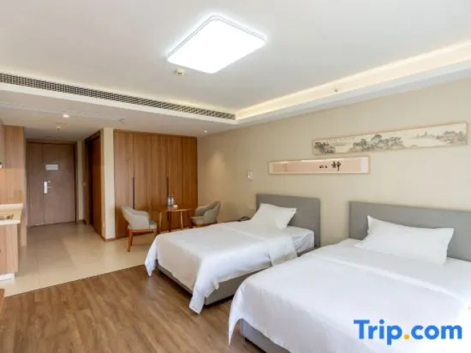 Standard Twin room with balcony