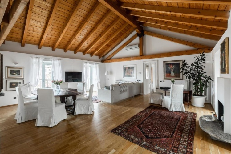 3 Bedrooms Apartment