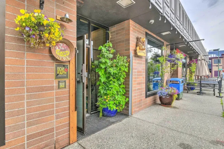 Modern Downtown Apt - Walk to Parks + Cafes!