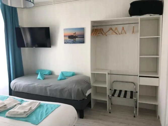 Standard Triple room with sea view